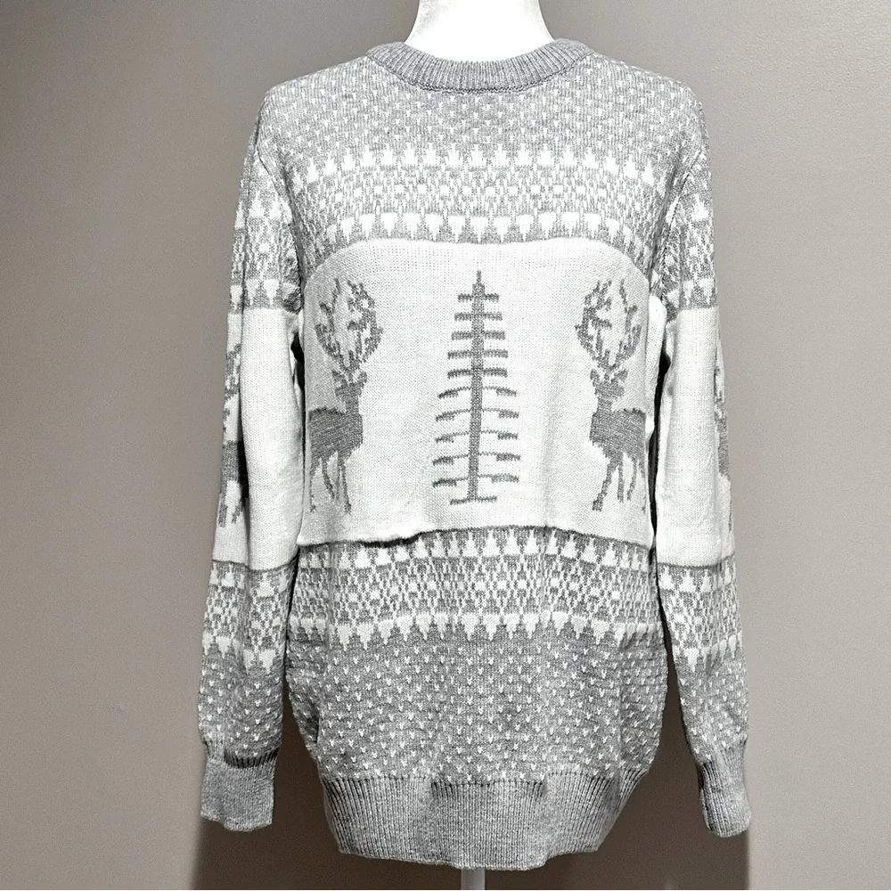 NWOT Women’s Reindeer Winter Holiday Sweater